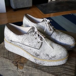 Silent D platform shoes